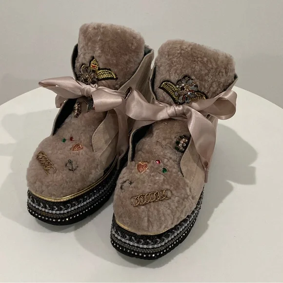 Luxurious Embellished Tan Fur & Suede Platform Boots Silk Laces Women's 8.5 - Picture 4 of 16